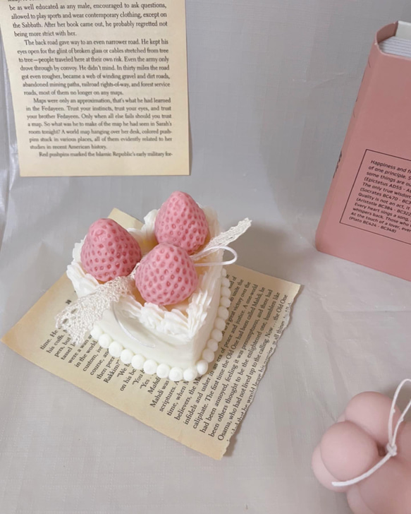 ハートのいちごケーキキャンドルBOX付き＋英字ペーパープレゼント 1枚目の画像