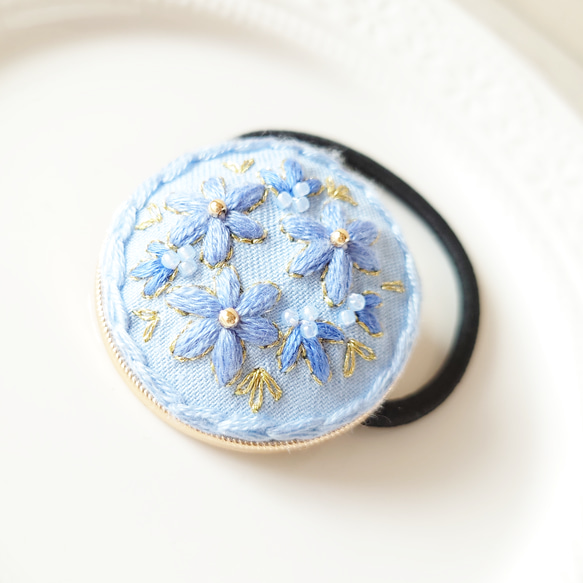 刺繍ヘアゴム　小さな花 (ライトブルー) 3枚目の画像