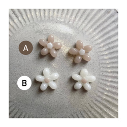 ミルクティー色の小さなお花　ピアス　イヤリング 1枚目の画像