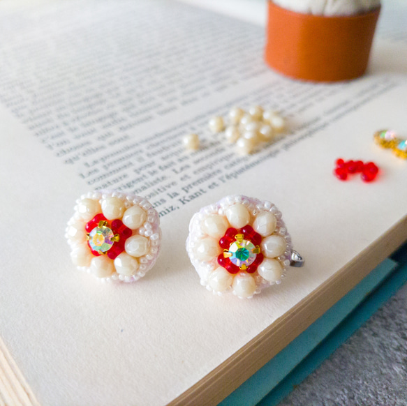 《ビーズ刺繍キット》お花のビーズ刺繍ピアス/イヤリング｜動画を見ながら作るアクセサリー 8枚目の画像