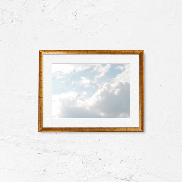 夏の空 雲模様の背景 白い雲 積雲 わたぐも 輝く雲 ポスター 2枚目の画像