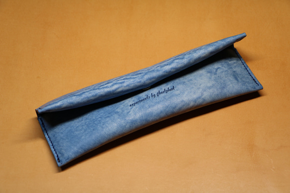 【片手で使えるペンケース】アラスカレザー ブルー EG-009 1枚目の画像