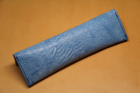 【片手で使えるペンケース】アラスカレザー ブルー EG-009 2枚目の画像