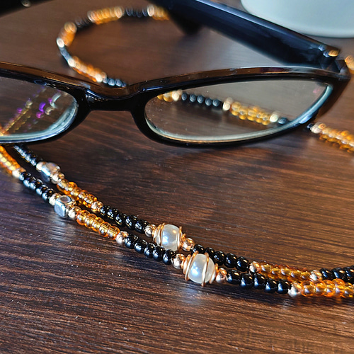 ◇ブラック＆ゴールドブラウングラスコード◇眼鏡チェーン3way◇綺麗系  