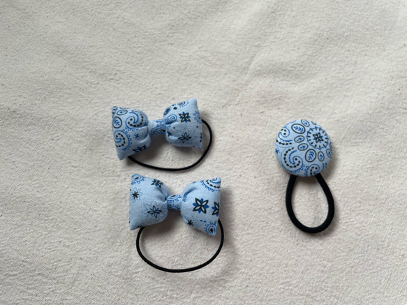 【送料無料】お揃いヘアゴム（水色/バンダナ柄）小リボン&くるみボタンセット 2枚目の画像