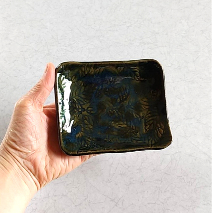 焼き締め・花と色絵四角皿（四枚一組） （Sinje-more - 陶の小皿