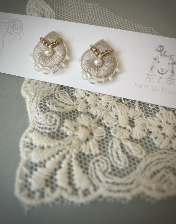 銀とパール 雫型 刺繍ピアス／イヤリング 【受注制作】 ピアス