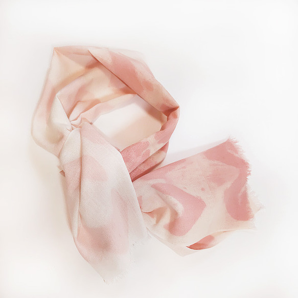 ピンクの花びらのようなリメイク えりまき～ショートサイズの綿手ぬぐい素材 3枚目の画像