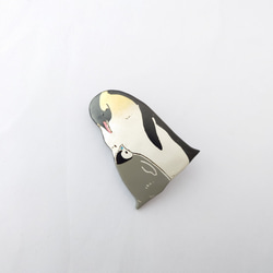 なかよし皇帝ペンギン親子 漆ブローチ 2枚目の画像