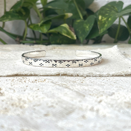 全面ミンサー柄平打槌目腕輪 rb-59 ブレスレット 沖縄手作銀細工「琉