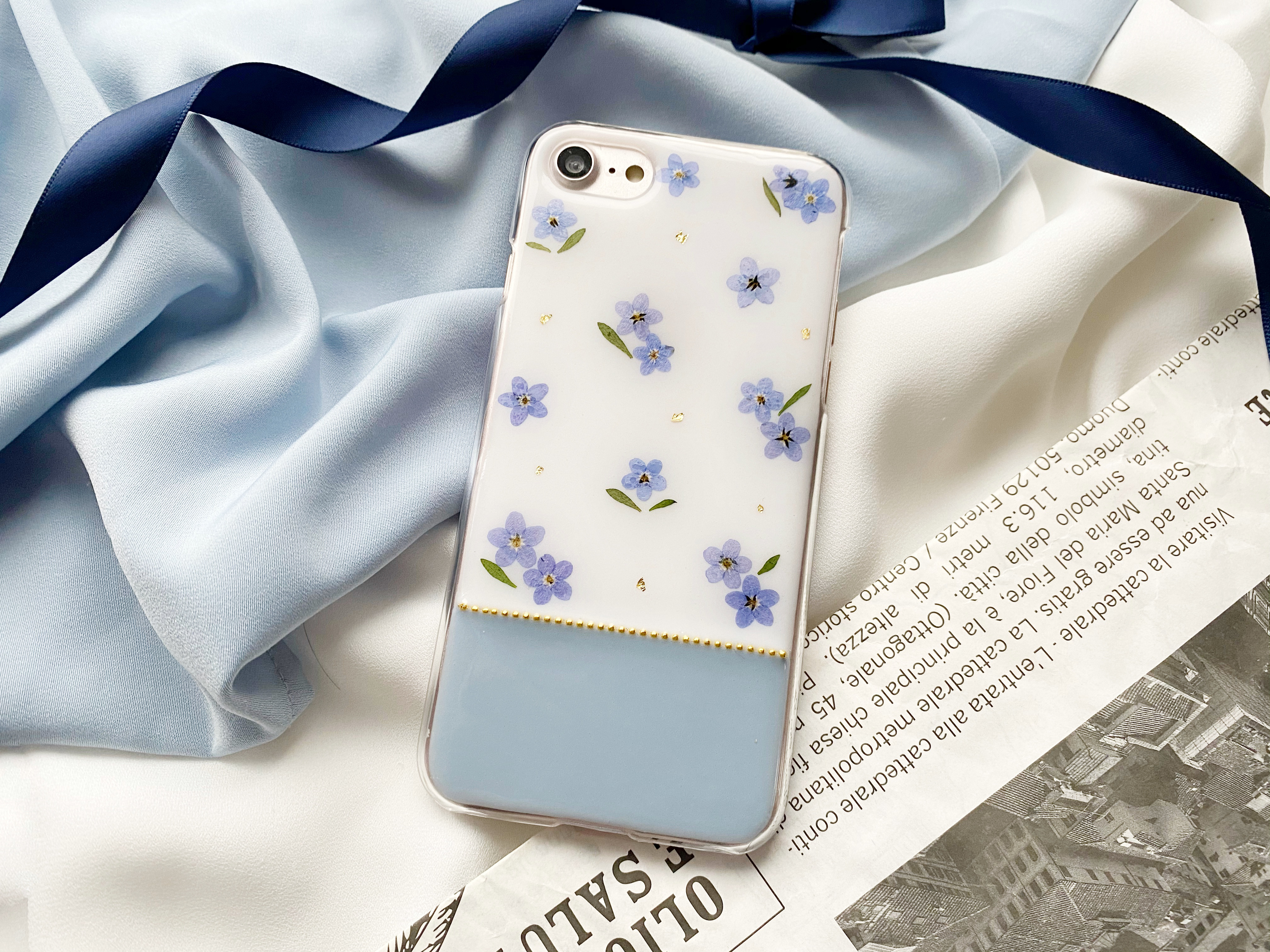 くすみブルーと青の小花 ♪。.:＊・゜ 押し花スマホケース iPhone