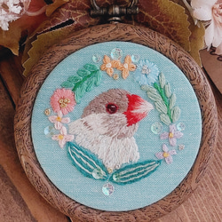 【受注生産】『インコ刺繍‎ 草花とインコの刺繍フレーム』 3枚目の画像