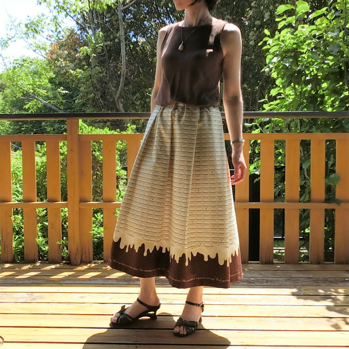 受注【綿oxﾌﾟﾘﾝﾄ】タック スカート（とろける板ﾁｮｺ／ﾎﾜｲﾄ）　L-78　ｳｴｽﾄｺﾞﾑ