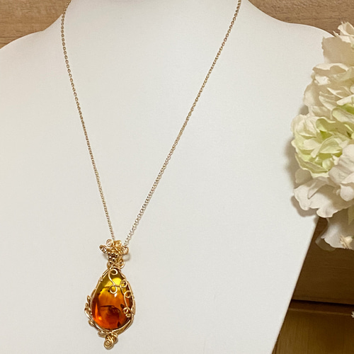 ハチミツみたいなバイカラーアンバーのワイヤージュエリー ネックレス