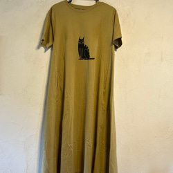 黒猫柄　レディースTシャツフレアワンピース綿100％ 2枚目の画像