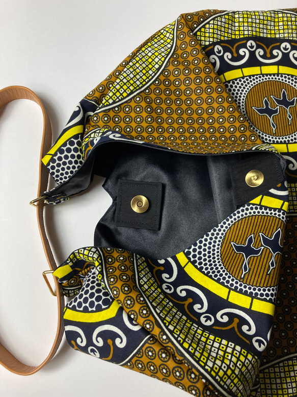 African print × Real leather Folding bag  キャメルカラー 3枚目の画像