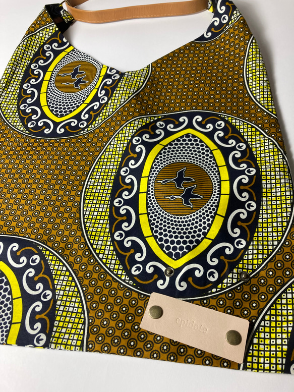 African print × Real leather Folding bag  キャメルカラー 2枚目の画像