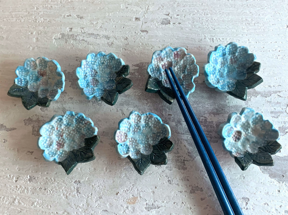 繡球花的祝福筷子架-藍_陶器筷架 第3張的照片