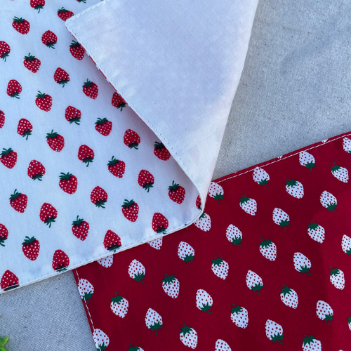 ランチョンマット25×35 いちご柄 ホワイトorレッド その他入園グッズ