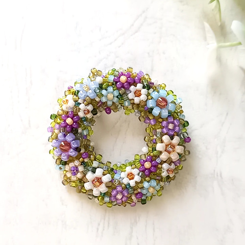 ビーズ刺繍ブローチ＊フラワーリース～紫陽花いろの小花～受注