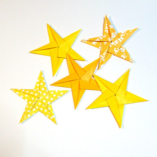【ひよこページ】天の川台紙付き　織姫＆彦星セット　╰(*´︶`*)╯♡ Chisshy0rigami (ちっしー折り紙)です 【織姫（おりひめ）】と