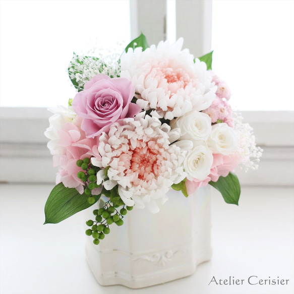 【特割】プリザーブドフラワー＜エクラン Ｍサイズ＞ピンク 菊 ローズ 【仏花 お供え花】 2枚目の画像