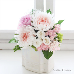 【特割】プリザーブドフラワー＜エクラン Ｍサイズ＞ピンク 菊 ローズ 【仏花 お供え花】 3枚目の画像