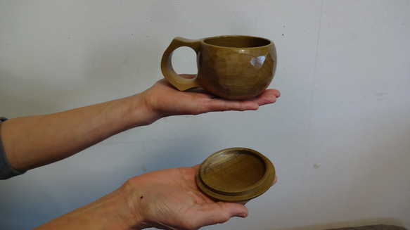 單只玉蘭木雕帶蓋咖啡杯 第2張的照片