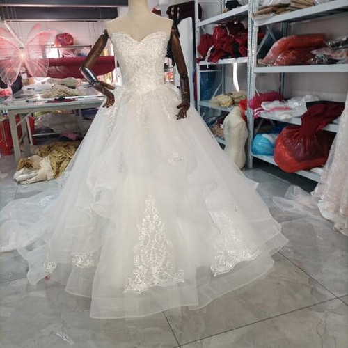 高品質！ ウエディングドレス 取り外しオフショルダー ミニトレーン/短  