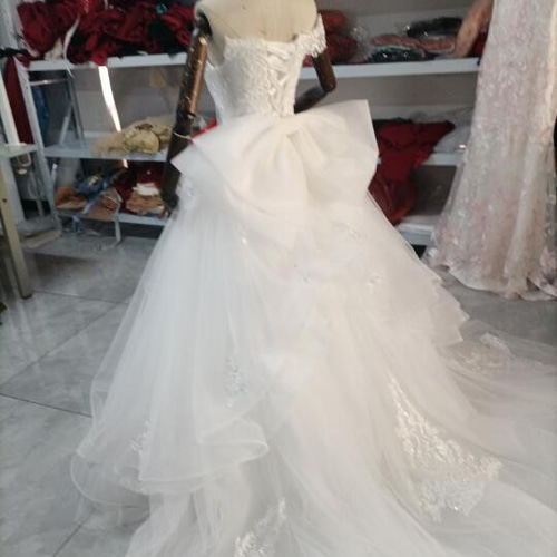 高品質！ ウエディングドレス 取り外しオフショルダー ミニトレーン/短  