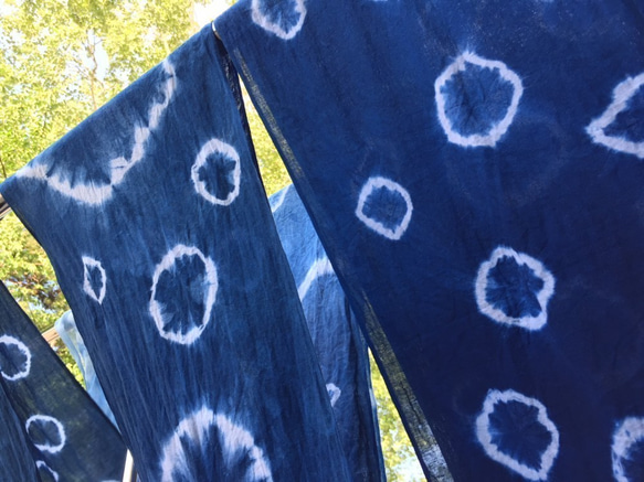 本藍 玉ねぎ 2種染 ガーゼ cotton ストール　母の日 天然素材 世界に1つだけ プチギフト 17枚目の画像