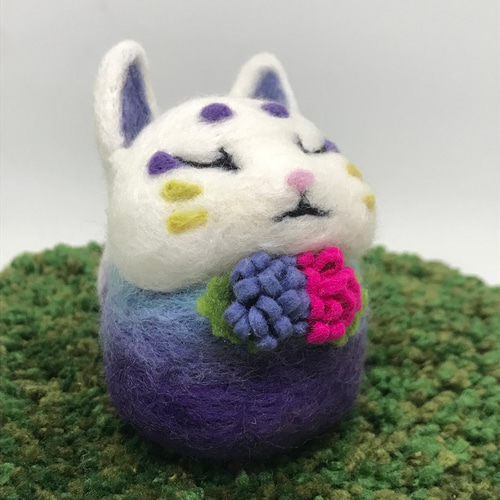◇紫陽花 大福キツネ 白キツネ 青紫【羊毛フェルト人形】 羊毛フェルト 