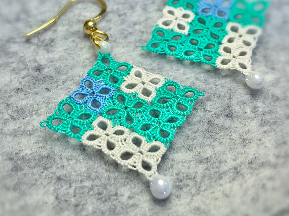 《tatting》極細絹糸レース『薄荷飴』ピアス/イヤリング　グリーン系/tatted silk earrings 3枚目の画像