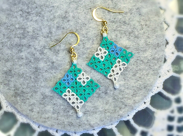 《tatting》極細絹糸レース『薄荷飴』ピアス/イヤリング　グリーン系/tatted silk earrings 2枚目の画像