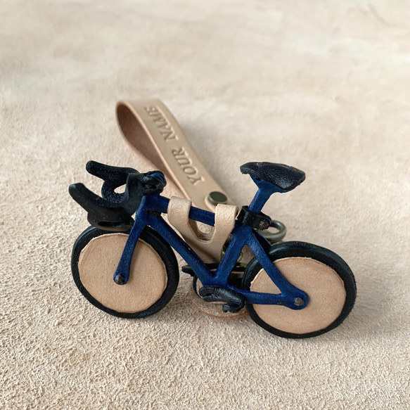 公路腳踏車(手染藍色+黑色)-真皮植鞣 皮革鑰匙圈 吊飾 裝飾品 第2張的照片