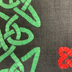 文庫本用ブックカバー 緑と赤の刺繍付き 3枚目の画像