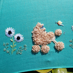 プードル刺繍の日傘(エメラルド・グリーンのリネン生地にベージュ・プードル)　UV加工済み 3枚目の画像
