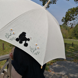 プードル刺繍の日傘(エメラルド・グリーンのリネン生地にベージュ・プードル)　UV加工済み 11枚目の画像