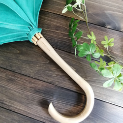 プードル刺繍の日傘(エメラルド・グリーンのリネン生地にベージュ・プードル)　UV加工済み 7枚目の画像
