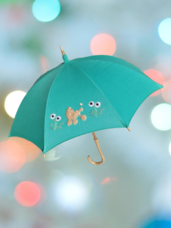 プードル刺繍の日傘(エメラルド・グリーンのリネン生地にベージュ・プードル)　UV加工済み 9枚目の画像