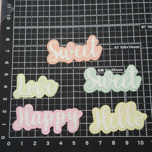 ダイカット 英文字 背景窓付き 合わせて24枚 コラージュ素材 その他