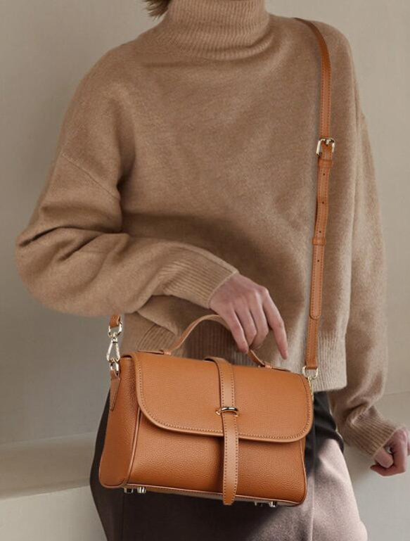 新品・未使用 本革製 牛革 大容量 高級感抜群！ 斜め掛け ショルダー  