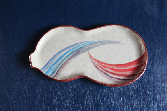 ひょうたん型のお皿　虹 4枚目の画像