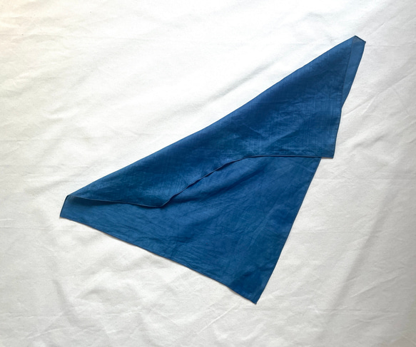 送料無料  "アイノカケラ"2 生産過程で余った生地を使用した藍染め麻スカーフ アップサイクル　sdgs　ストール 3枚目の画像