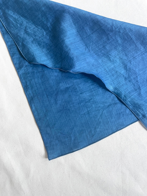 送料無料  "アイノカケラ"2 生産過程で余った生地を使用した藍染め麻スカーフ アップサイクル　sdgs　ストール 1枚目の画像