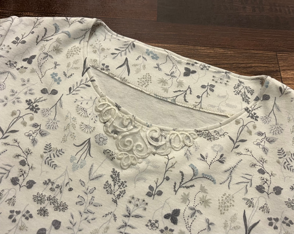 ヨーロピアン刺繍レース　草花Ｔシャツ　生成り 4枚目の画像