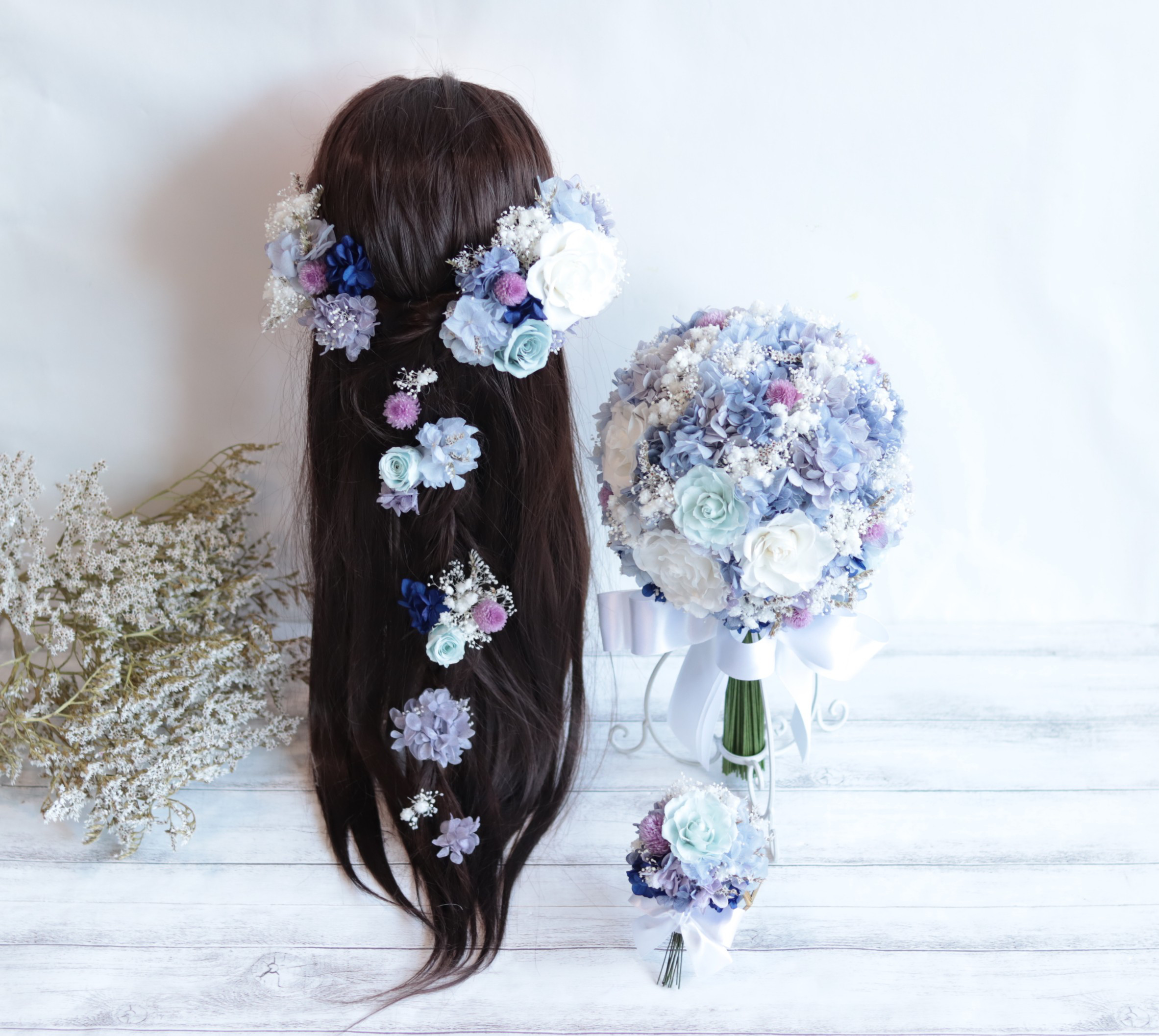 【Katie】カラードレス（ヘアアクセ、ブーケ、ブートニア付き） バラとアジサイ&カスミソウのクラッチブーケ・ヘッドドレス