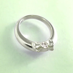 ダブルリボンのベビーリング＜ペンダントタイプ＞　４月 誕生石 ダイヤモンド　pt900(プラチナ) 出産祝い ベビー用品 8枚目の画像