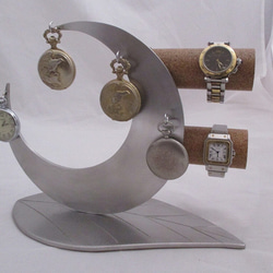 父の日　ラッピング　名入れ　腕時計スタンド　父の日ギフト　刻印　三日月腕時計、懐中時計リーフ台座スタンド 1枚目の画像