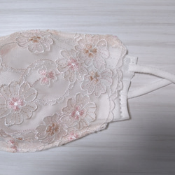 【送料込み】 不織布マスクカバー コーラルピンク 花柄刺繍   肌に優しい 2枚目の画像